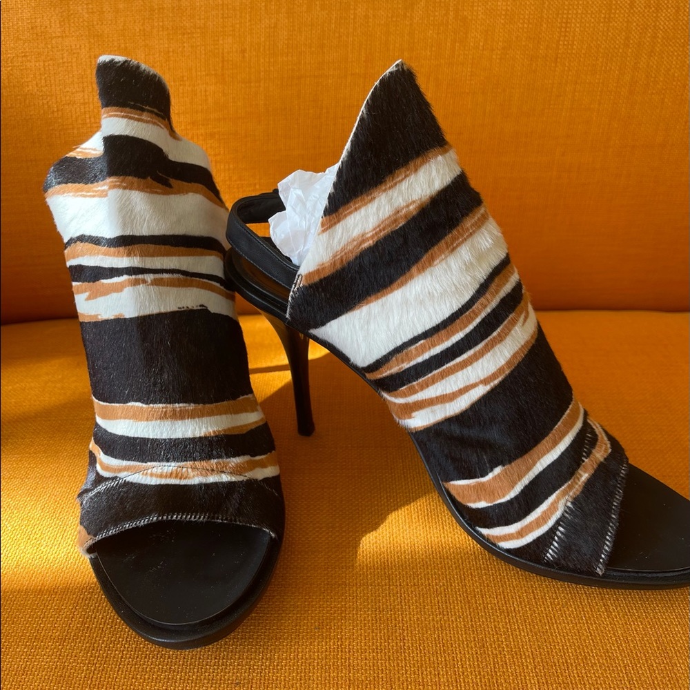 BALENCIAGA Vintage animals print Heels